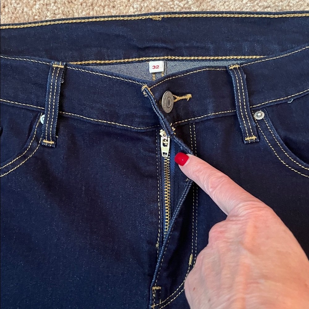 Levi’s Bermuda Denim Shorts - Picture 2 of 8